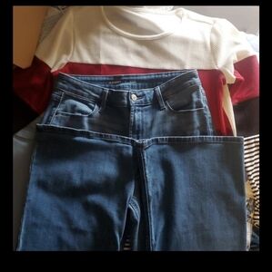 NO Name brand Top / Old Navy Jean are size 6 Flare
